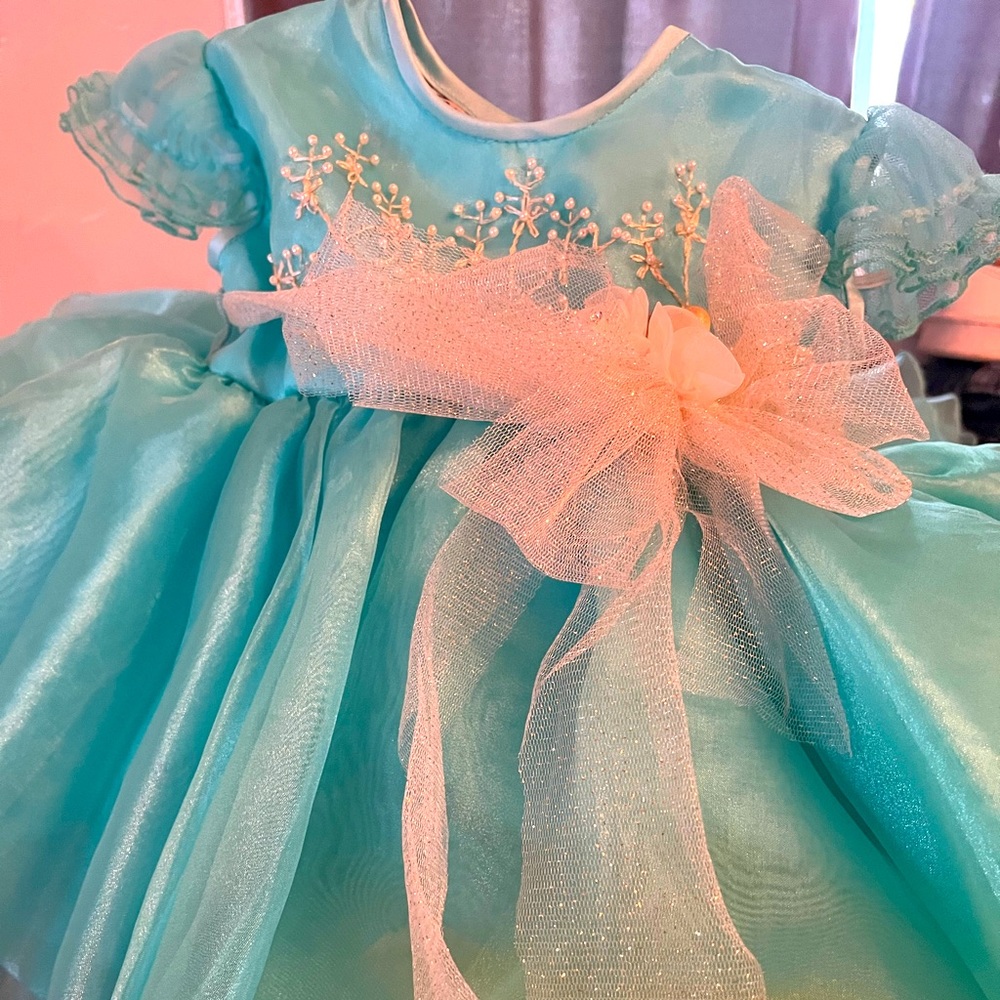 Pink & white size 2, yellow size 4 , turquoise size 1 and white one size 4